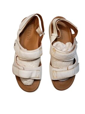 Strive Women's White Leather Adjustable Sandals Size 10